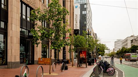Twitter’s mixed fourth quarter shows its challenges .